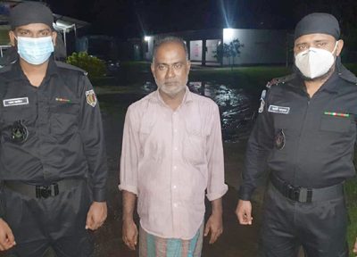 ফুলবাড়ীয়া থেকে অবৈধভাবে মজুদকৃত টিসিবির পন্যসহ  আটক ১
