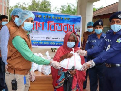 ময়মনসিংহে পুনাকের সভানেত্রী কানিজ আহমার উদ্যোগে বন্যার্তদের মাঝে ঈদ উপহার বিতরণ: