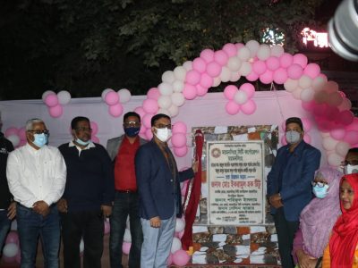 একটি আধুনিক ও উন্নত নগরী উপহার দিতে আপ্রাণ চেষ্টা করছিঃ পার্কে সড়ক বাতির উদ্বোধনকালে- মসিক মেয়র