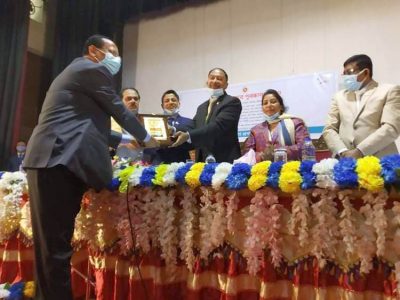 করোনাযোদ্ধা ডাঃ হরিশংকর দাশ স্থানীয় সরকার পুরস্কার পেলেন