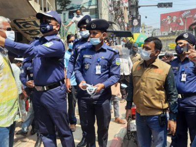 করোনার প্রকোপ বেড়ে যাওয়ায় ময়মনসিংহে  মাস্ক, স্যানিটাইজার ও সাবান বিতরণ
