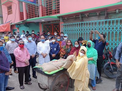 ময়মনসিংহে ৩৫৮ যৌনকর্মীর মাঝে প্রধানমন্ত্রীর ত্রাণ বিতরণ