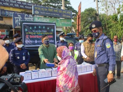 ৫ টাকায় ইফতার সরবরাহ উদ্বোধন করলেন এসপি ॥ চলবে মাসজুড়ে