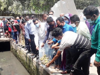 ময়মনসিংহ নগরীতে ব্যাঙ ছেড়ে মশক নিধন কার্যক্রমের উদ্বোধন করলেন মেয়র টিটু