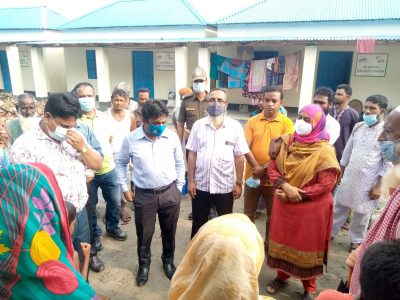 মুক্তাগাছায় মুজিব বর্ষে গৃহহীনদের জন্য উপহার ঘর নির্মাণ তদারকি করলেন- ময়মনসিংহের এডিএম