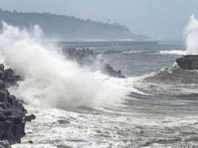 ঘূর্ণিঝড় ‘ইয়াস’ আসছে “  জানমাল রক্ষায় প্রস্তুত প্রশাসন