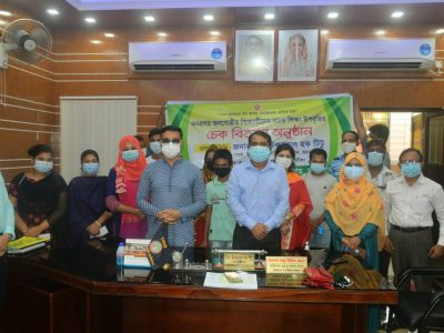 অনগ্রসর জনগোষ্ঠীর ২৫ জন শিক্ষার্থীর মাঝে শিক্ষা উপবৃত্তির চেক প্রদান করলেন মসিক মেয়র