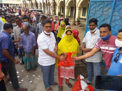 ময়মনসিংহ নগরীতে দরিদ্রদেরকে প্রধানমন্ত্রীর ঈদ উপহার দিলেন-প্রতিমন্ত্রী শরীফ