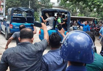 মা-ছেলেসহ এক ব্যক্তিকে প্রকাশ্যে গুলি করে হত্যা