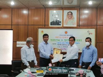শ্রেষ্ঠ শুদ্ধাচার পুরস্কার পেলেন ময়মনসিংহের জেলা প্রশাসক এনামুল হক
