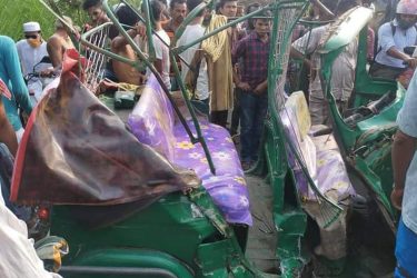 ফুলবাড়ীয়ায় ড্রামট্রাক-সিএনজির মুখোমুখি সংঘর্ষে নিহত ১ ঃ আহত ৫