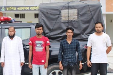 ময়মনসিংহ অস্ত্রসহ দস্যুতা এবং কিশোর গ্যাং-এর ৪ নেতা গ্রেফতার