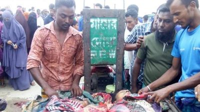 ময়মনসিংহে বালুভর্তি ড্রামট্রাকের চাপায় দুই কৃষকের মৃত্যু