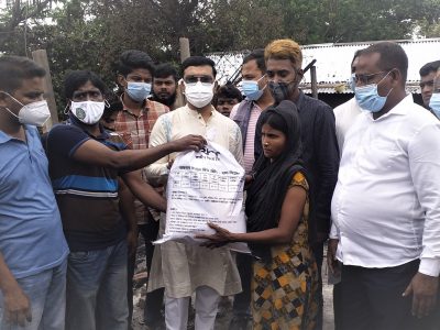 ময়মনসিংহ নগরীর বস্তিতে অগ্নিকাণ্ডে ক্ষতিগ্রস্ত ৯ পরিবারের পাশে মসিক মেয়র টিটু