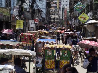 ময়মনসিংহে কড়াকড়ি লকডাউনে ২,৮৯৫ মামলা ২১ লক্ষাধিক টাকা জরিমানা সত্ত্বেও রাস্তায় প্রচুর মানুষ