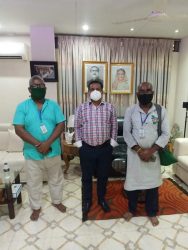 আলী ইউসুফ টিমকে এম্বুলেন্স, সুরক্ষা সামগ্রী এবং অফিস দিয়ে প্রশংসায় ভাসছেন গণপূর্ত প্রতিমন্ত্রী