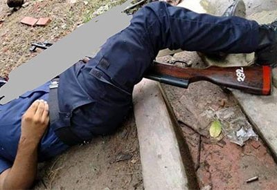 নিজ রাইফেল মাথায় ঠেকিয়ে গুলি করে আত্মহত্যা করেছেন পুলিশ কনস্টেবল