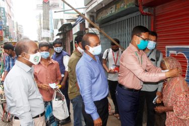 এনটিভির উদ্যোগে ময়মনসিংহে মাস্ক বিতরণ
