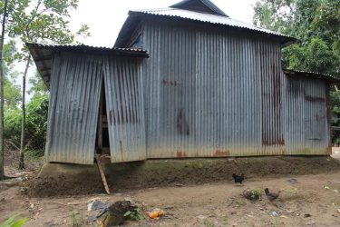 ধোবাউড়ায়  ক্ষুদে নারী ফুটবলারের বাড়ীঘরে হামলা