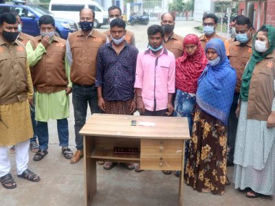 অটোচালক হত্যা চক্রের ৪ সদস্য গ্রেফতার ঃ ছিনতাইকৃত ২টি অটো উদ্ধার