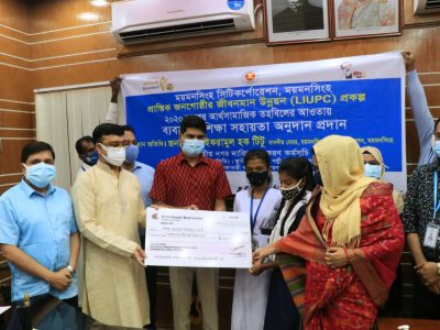 নারী ক্ষুদ্র ব্যবসায়ী ও শিক্ষার্থীদের পাশে মসিক মেয়র টিটু