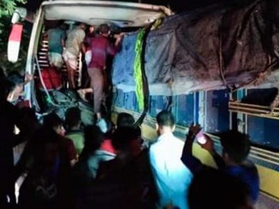 ত্রিশালে দাঁড়িয়ে থাকা ট্রাকে বাসের ধাক্কা, নিহত বেড়ে ৫