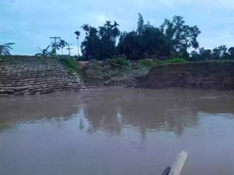পানি উন্নয়ন বোর্ডের দায়িত্বহীনতায় নদী ভাঙ্গনে দেড়শতাধিক পরিবার
