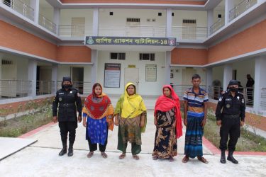 মুক্তাগাছার থেকে হেরোইনসহ ৪জন মাদক ব্যবসায়ী গ্রেফতার