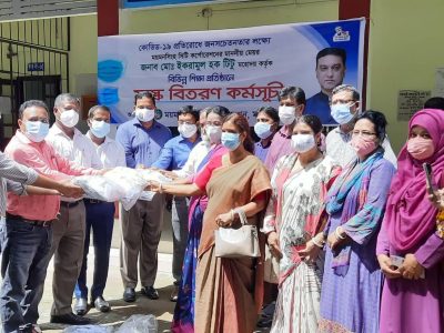 মসিক মেয়রের উদ্যোগে শিক্ষা প্রতিষ্ঠানে মাস্ক বিতরণ