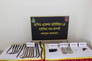 নান্দাইলে রিভলবার, গুলি, বিপুল পরিমাণ দেশীয় অস্ত্রসহ গ্রেফতার ১