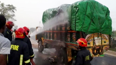 ট্রাকচাপায় মোটরসাইকেলে আগুন দগ্ধ হয়ে যুবকের মৃত্যু