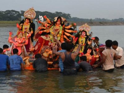 ময়মনসিংহে প্রতিমা বিসর্জনের মধ্য দিয়ে শেষ হলো দুর্গাপূজা
