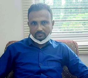 মন্ত্রীর পিএস পরিচয় দিয়ে পাসপোর্ট করতে গিয়ে  যুবক আটক