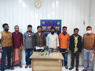ময়মনসিংহে ডাকাতি প্রস্তুতিকালে ৮টি দেশীয় অস্ত্র ও পিকআপ গাড়ীসহ ৬ ডাকাত গ্রেফতার