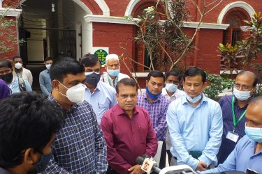 এসএসসি পরীক্ষা বা সমমানের পরীক্ষায় শুরুঃ  পরীক্ষা কেন্দ্র পরিদর্শন করলেন ময়মনসিংহ শিক্ষা বোর্ডের চেয়ারম্যান ও জেলা প্রশাসক