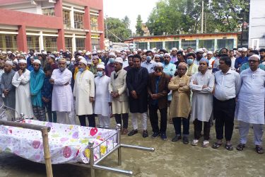 ময়মনসিংহ জেলা বারের সাবেক সাধারণ সম্পাদক অ্যাড মীর মিজানুর রহমানের নামাজে  জানাযা  ও দাফন সম্পন্ন