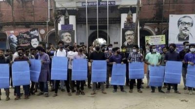 আনন্দমোহন কলেজে ছাত্রলীগের সংর্ঘষে ককটেল বিস্ফোরণ ও গুলি বিনিময়