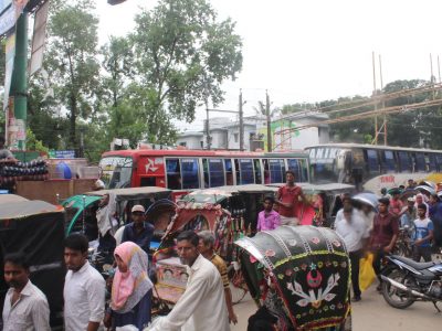 ময়মনসিংহে নগরবাসীর বড় দুঃখ অসহনীয় যানজট