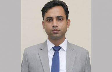 লঞ্চ থেকে লাফ দিয়ে বেঁচে গেলেন পাথরঘাটার ইউএনও