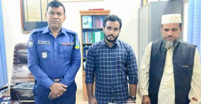 নিখোঁজ কলেজ ছাত্রকে উদ্ধার করে বাবার হাতে তুলে দিলেন ময়মনসিংহ পুলিশ