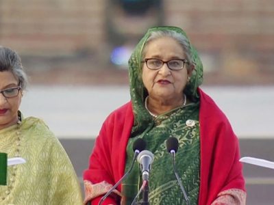 জাতিকে শপথ করালেন বঙ্গবন্ধুর মেয়ে প্রধানমন্ত্রী শেখ হাসিনা