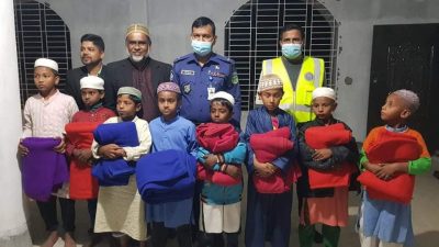 এতিম শিশুদের মাঝে কম্বল বিতরণ করলেন কোতোয়ালী পুলিশ