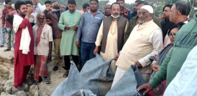 পদ্মা নদীর তীর ভাঙন রোধে বালুরব্যাগ ফেলার উদ্বোধন