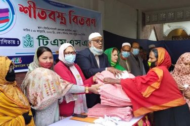 বগুড়ায় ইনডিপেন্ডেন্ট জেনারেল হসপিটালের উদ্যোগে ও টিএমএসএস সহযোগিতায় শীতবস্ত্র বিতরণ