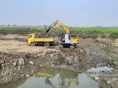 পাবনার চাটমোহরে ফসলি জমিতে পুকুর খননের অভিযোগ