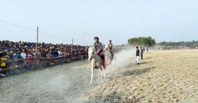 ময়মনসিংহে মুক্তাগাছায় ঐতিহ্যের ঘোড়দৌড় প্রতিযোগিতা