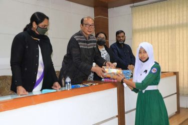 বাউবিতে অন-লাইনে কবিতা আবৃত্তি প্রতিযোগীতার পুরস্কার বিতরণ