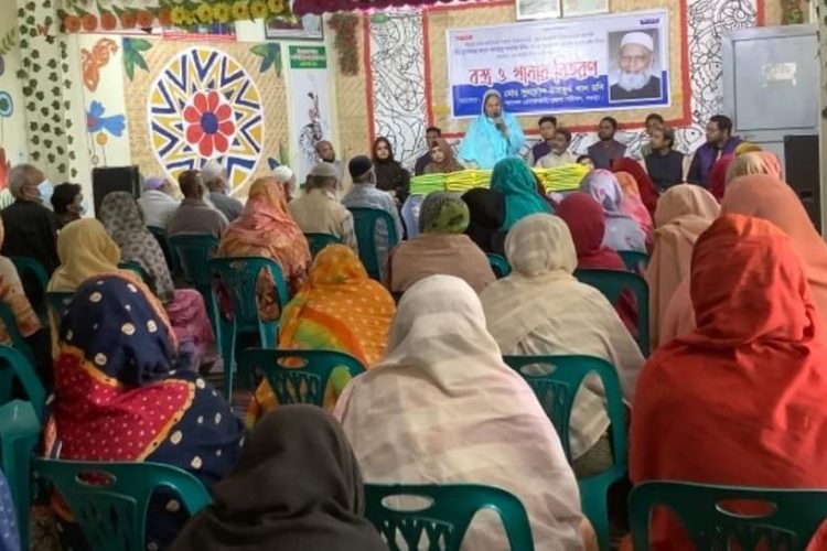 মমতাজ উদ্দিনের মৃত্যু দিবস উপলক্ষে দোয়া মাহফিল খাদ্য ও বস্ত্র সামগ্রী বিতরণ