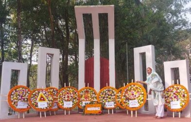বগুড়ায় ভাষা শহীদদের প্রতি শ্রদ্ধা জানান প্রফেসর ড.হোসেন আরা বেগম