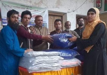 বগুড়ায় টিএমএসএসের সহযোগিতায় অসহায় প্রতিবন্ধীদের মাঝে কম্বল বিতরণ